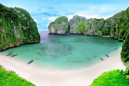 Bahía Maya, una de las playas más reconocidas de Tailandia, pasó por el filtro de una influencer que la calificó como "sobrevalorada"