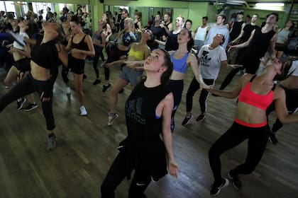 Bailarines asisten al ensayo anual con el coreógrafo Bill Goodson