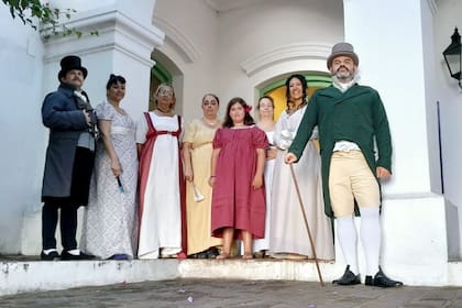 Baile en el Cabildo, organizado por la Sociedad Victoriana Augusta Argentina