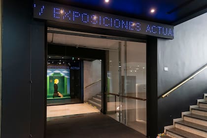 Bajando las escaleras, como siempre, se inauguró la exposición de la 27° edición del Premio Klemm 2023, con 61 artistas seleccionados a través de una convocatoria que recibió 1060 postulaciones