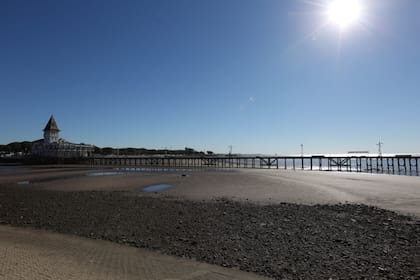 Con la bajante del Río de la Plata quedó al descubierto el espigón Puerto Argentino donde se erige el monumento a Cristóbal Colón