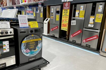 Bajarán los aranceles para la importación de heladeras, lavarropas, neumáticos e insumos plásticos