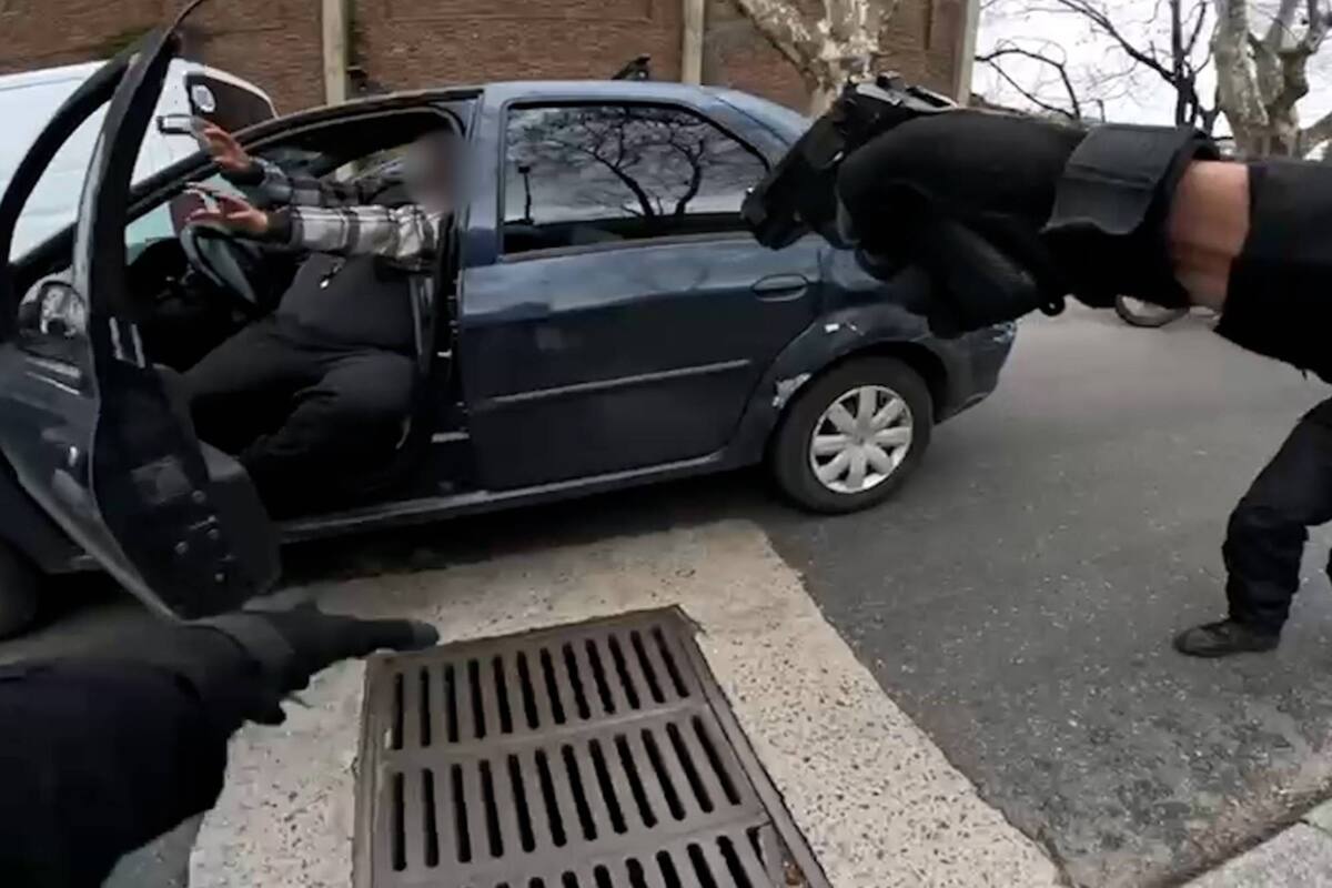 Bajó a hacer una entrega y le robaron el auto: espectacular persecución por las calles porteñas.