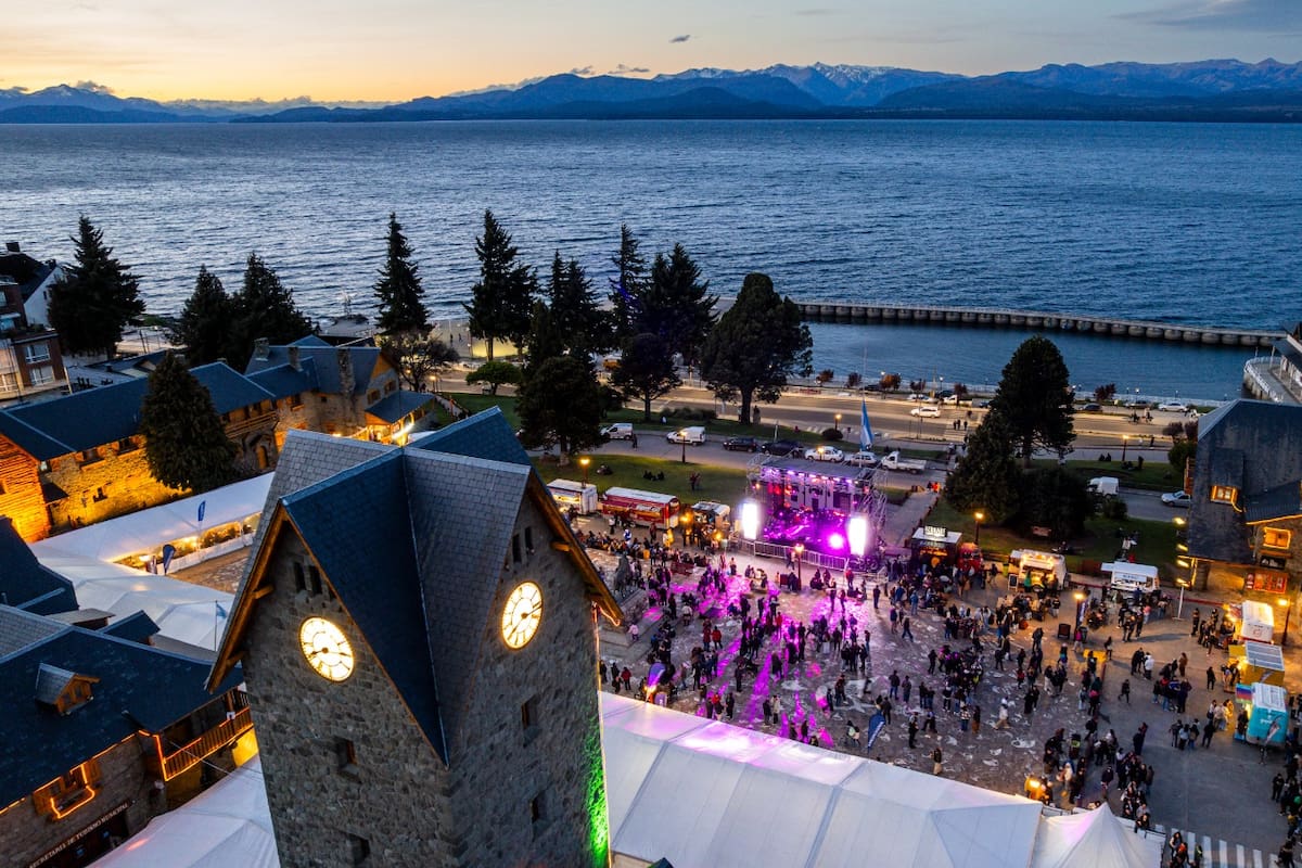 Bajo el concepto “En octubre, Argentina se encuentra en Bariloche”, la edición 2026 propone reunir distintas identidades gastronómicas del país a través de sus productos, cocineros y tradiciones regionales