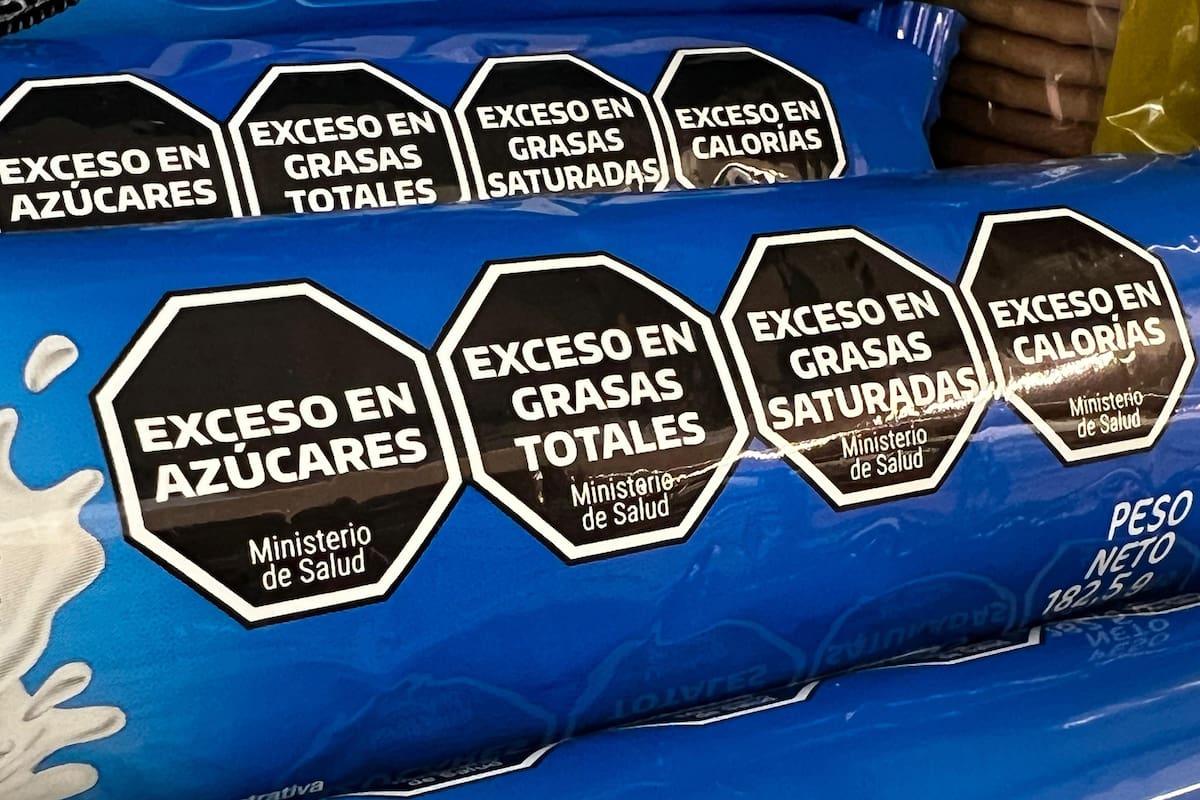Bajo el esquema argentino, más del 95% de los productos presenta al menos un sello y el 81,9% tiene dos o más simultáneamente: ¿un sistema que advierte sobre casi todo pierde capacidad comparativa y orientativa?
