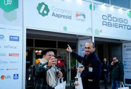 Bajo el lema “Nuestro Suelo, Nuestra Voz”, en sus 10 auditorios que funcionarán en simultáneo, con interpretación en inglés y portugués, se llevarán a cabo más de 100 paneles