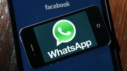 Bajo el mando de Facebook, WhatsApp no incorporó avisos publicitarios, y ahora dejará de cobrar el abono anual de 1 dólar