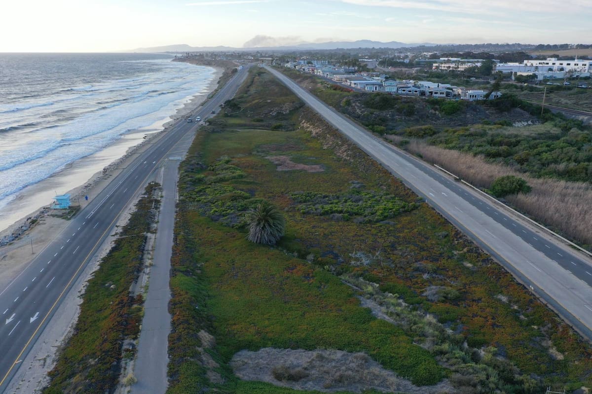 Bajo el proyecto "Retirarse ahora", la ciudad de Carlsbad planea correr parte de su ruta ante la erosión que azota la costa californiana