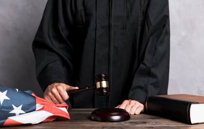 Bajo esta política, es posible presentar una petición inicial ante el tribunal de inmigración