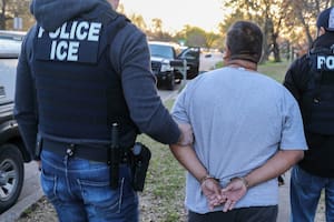 El ICE modifica las reglas de control sobre los migrantes liberados de los centros de detención
