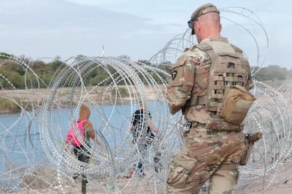Bajo la administración Trump, Estados Unidos comenzó a detener y deportar con mayor avidez a familiares directos de militares
