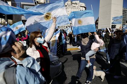 Bajo la consigna #19S, en las redes sociales se llamó a protestar desde las 16 horas