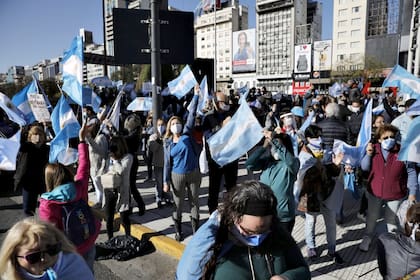 Bajo la consigna #19S, en las redes sociales se llamó a protestar desde las 16 horas