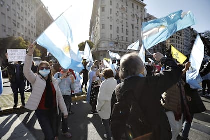 Bajo la consigna #19S, en las redes sociales se llamó a protestar desde las 16 horas