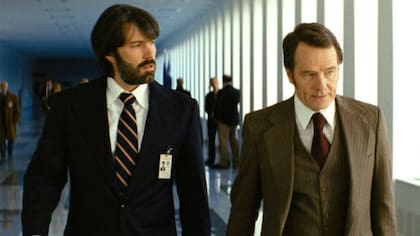 Ben Affleck dirigió y protagonizó Argo, que narra el rodaje ficticio que sirvió como tapadera para que la CIA pudiera entrar en Irán y rescatar a seis compatriotas escondidos tras la toma de la Embajada estadounidense en noviembre de 1979.