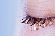 Los diseños secretos de las lágrimas: una gota deja un sedimento con un patrón único