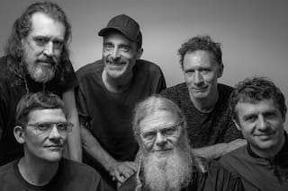 Fueron parte del furor del tango electrónico, son una banda atípica y convocaron a Christian Castro para un homenaje