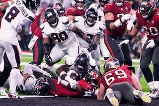 Baker Mayfield y Rachaad White coronan remontada de los Bucs en victoria 20-19 sobre los Texans