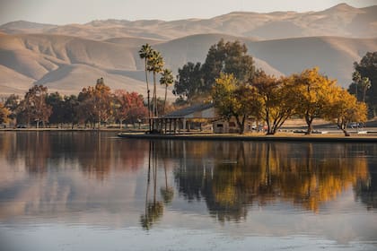 Bakersfield se destaca por su historia musical y su entorno natural