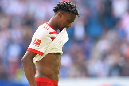 Bakery Jatta, o Bakary Daffeh, afronta una investigación de la federación alemana a raíz de su identidad y su edad, presuntamente falseadas por el mediocampista de Gambia.