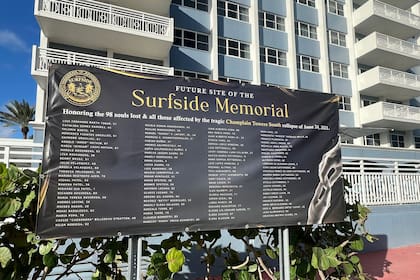Surfside Memorial, Florida