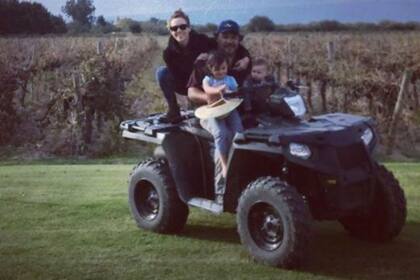 Balboni junto a su mujer, Magdalena y sus hijos