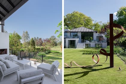 Balcón-terraza ambientado con juego de exterior modelo ‘Cachi’ (Pampa Living). Para generar un foco de atención en el parque, se recurrió a la escultura en acero corten ‘Desde la raíz’, del colectivo de artistas Creta Caliza.