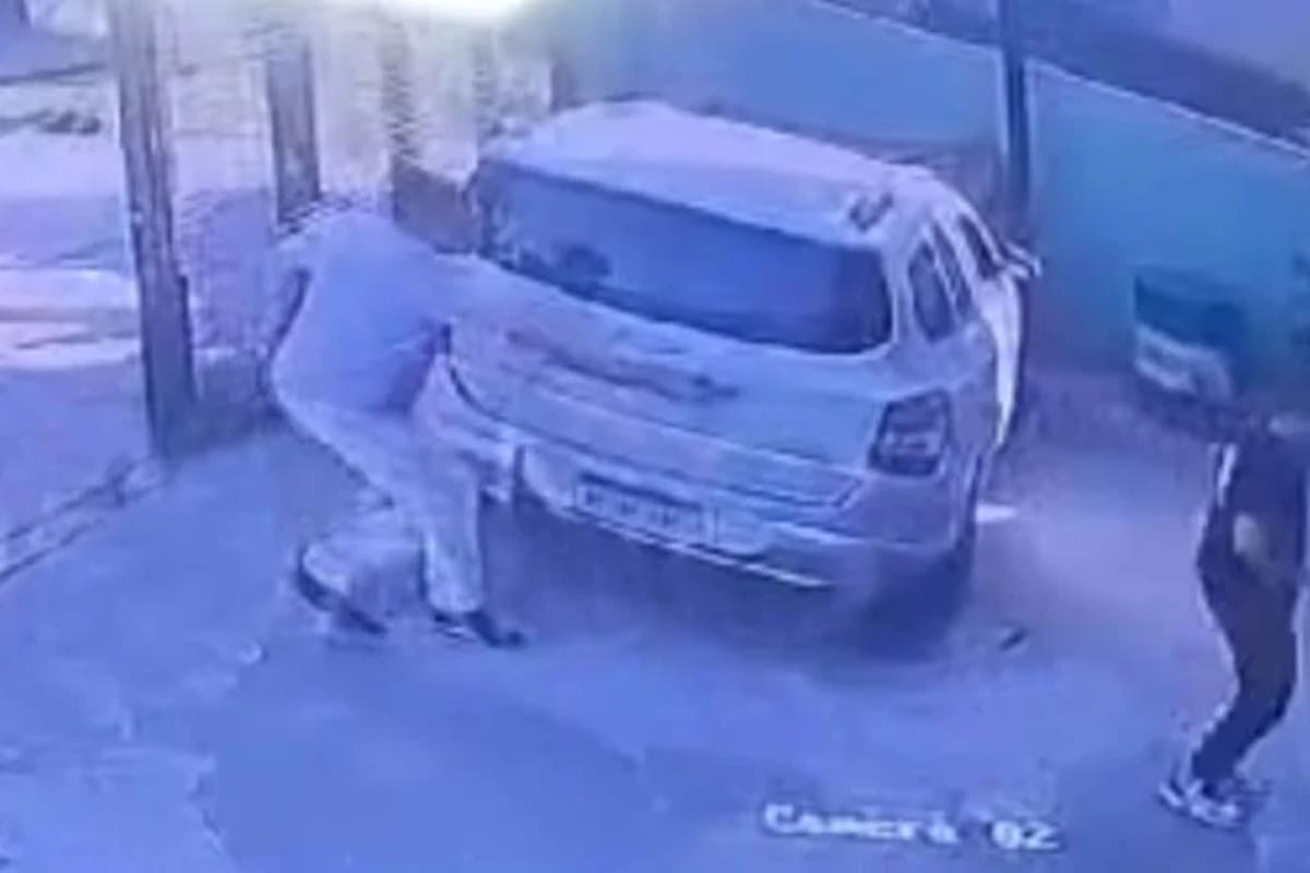 Balean a ciudadano chino en un supermercado e investigan un posible ataque de la mafia.