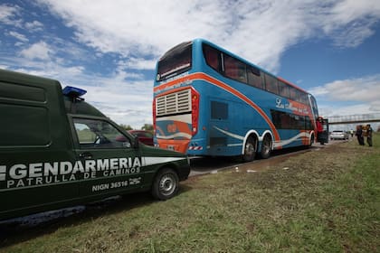 Control de Gendarmería a un ómnibus de un tour de compras a Buenos Aires