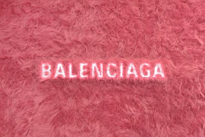 Balenciaga fue criticado con rudeza en redes sociales tras la publicación de su campaña publicitaria de Navidad y Primavera-Verano 2023