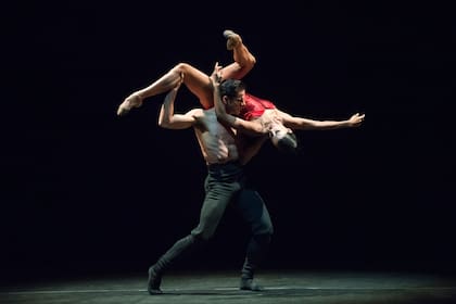 Gomes, exbailarín del ABT, y Carrillo, ganadora del Benois de la Danse 2019 como mejor bailarina