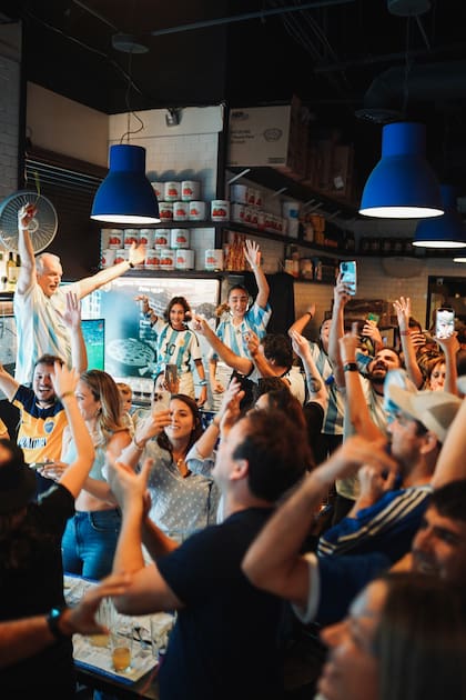 Banchero en Miami: la pizzería se convirtió en un imán para los fanáticos del fútbol en épocas de Mundial