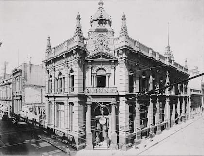 Banco Británico de la América del Sud, en la esquina de Reconquista y Bartolmé Mitre. Había allí otras dos entidades del mismo origien: el Banco de Londres y Brasil y el de Londres y América del Sur.