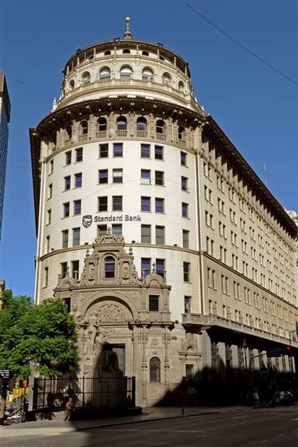 Banco de Boston (hoy Standard Bank, Diagonal Norte y Florida)