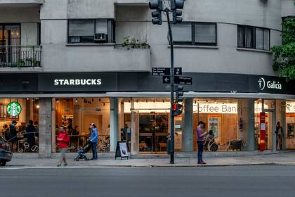 Banco Galicia y Starbucks abrieron una sucursal