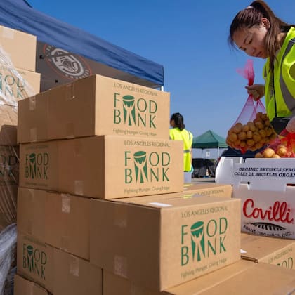 Bancos de alimentos brinda alimentos gratis a los más necesitados en Los Ángeles durante todo el año (Instagram @countyofla)
