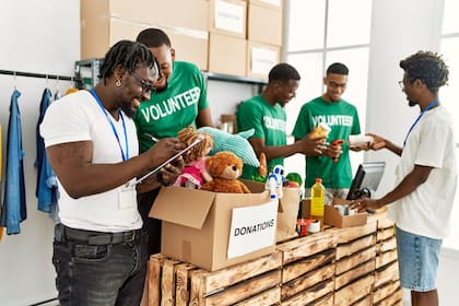 Bancos de alimentos de EE.UU. entregan despensas y comidas calientes sin costo (Facebook/New York Food Banks)