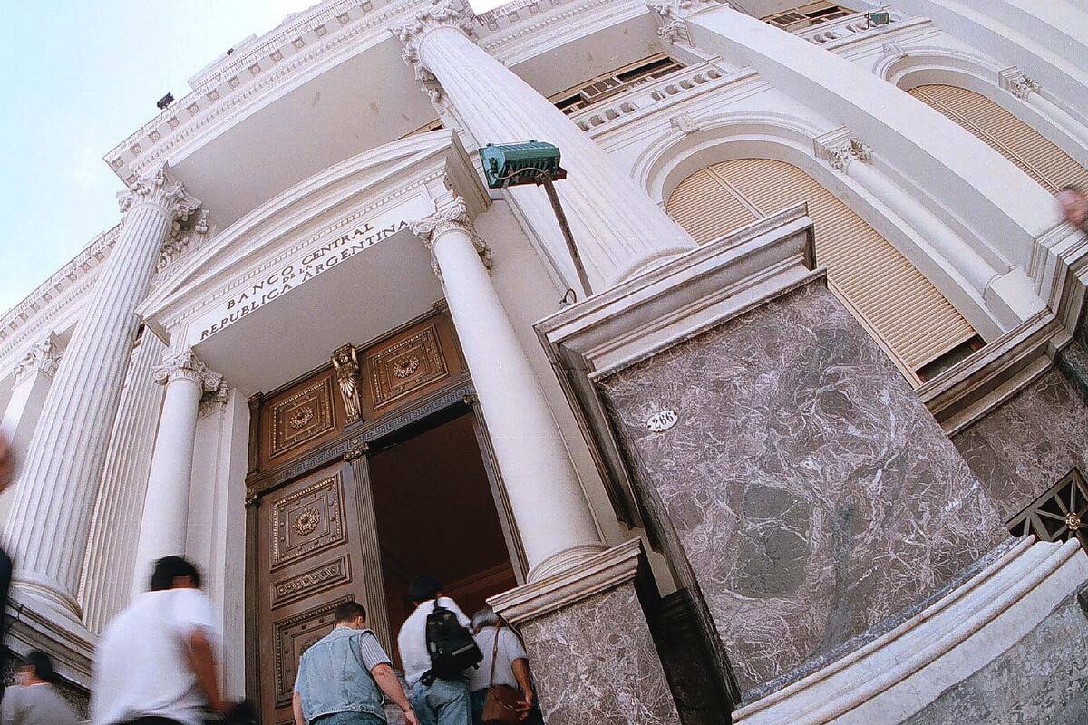 Bancos piden al BCRA que los habilite a subir comisiones