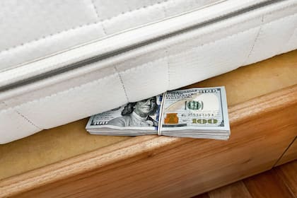 Bancos y asesores tributarios analizan con cautela el alcance de la ley de inocencia fiscal para atraer los dólares del colchón