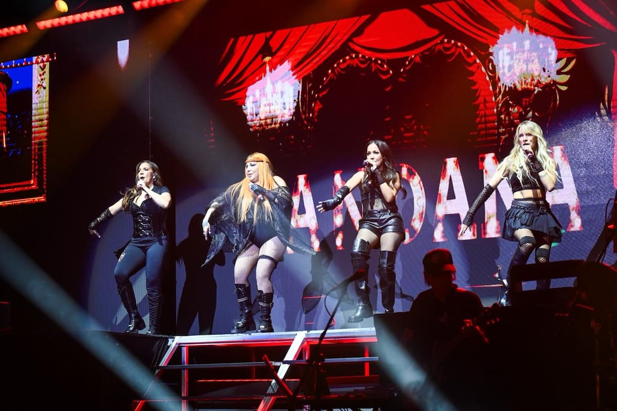 Bandana comenzó el show con un guiño a Moulin Rouge