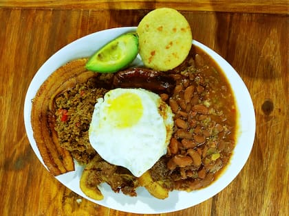 Bandeja Paisa en Santa Marta tiene tren