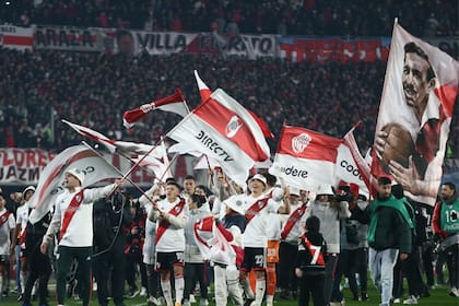 Banderas, bombos y una camiseta especial para la ocasión: River se consagró campeón de la Liga Profesional y festeja el título ante su gente.