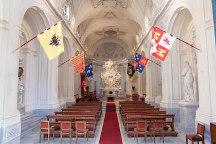 Banderas de las lenguas oficiales de La Orden de Malta