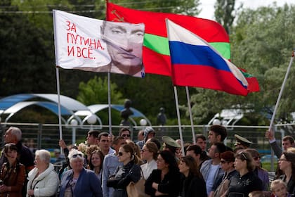 Banderas rusas y a favor de Putin en Tiraspol, la ciudad principal de la región separatista de Transnistria