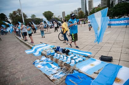 El banderazo #8N en el Monumento Histórico Nacional a la Bandera en Rosario.