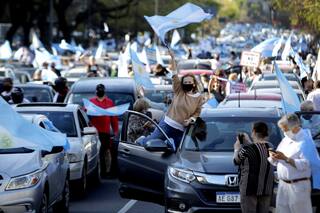 Desencanto democrático. Las demandas pendientes que reavivan las crisis