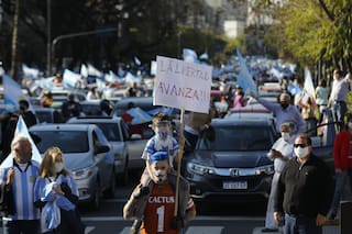 Cómo cuidar la democracia pisando opositores con un camión