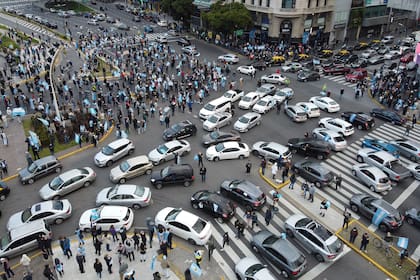 El banderazo en Santa Fue tuvo su fuerte réplica en Buenos Aires. Con el Obelisco como punto de encuentro, pero con cacerolazos y bocinazos en cada barrio