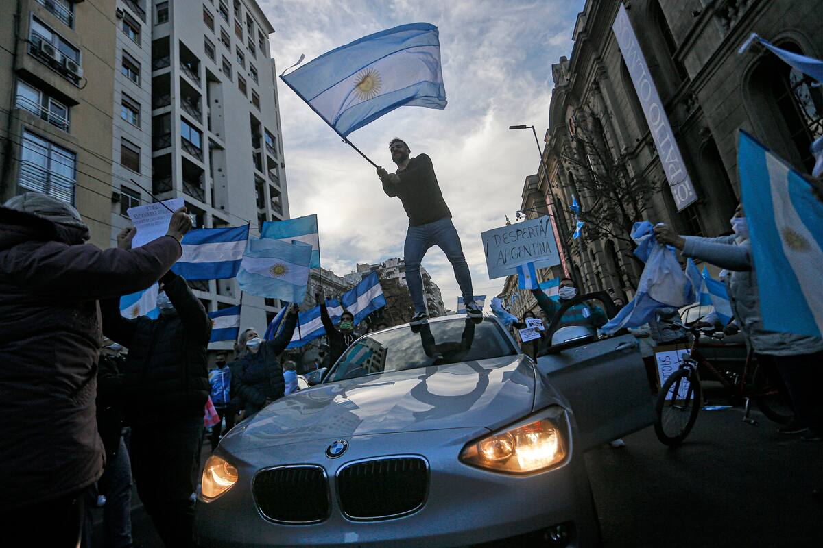 Banderazo opositor #9J en el día patrio, durante la pandemia por el coronavirus sars 2, covid-19. Córdoba, 9 de julio de 2020.