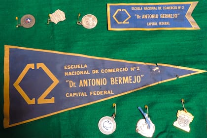Banderines y medallas de antaño.